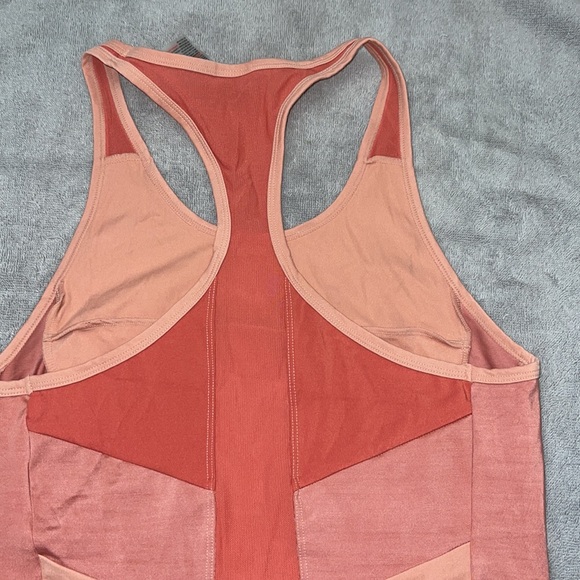 GYMSHARK CROP TANK - Picture 2 of 3